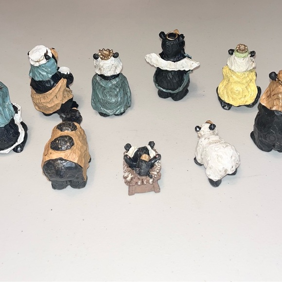 Black Bear Nativity Set - 8 Piece Figurine Collection - Picture 3 of 3